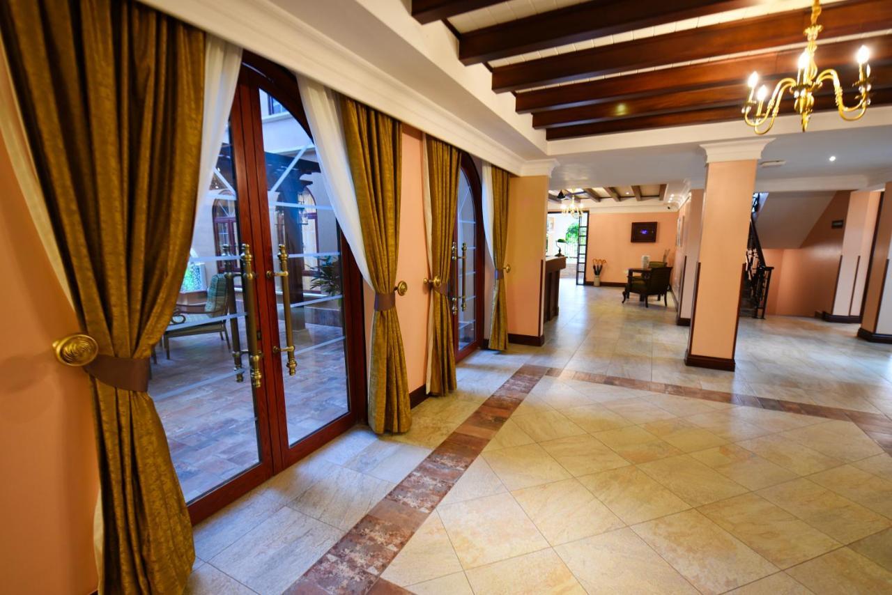 Casa Solada Hotel Kampala Extérieur photo